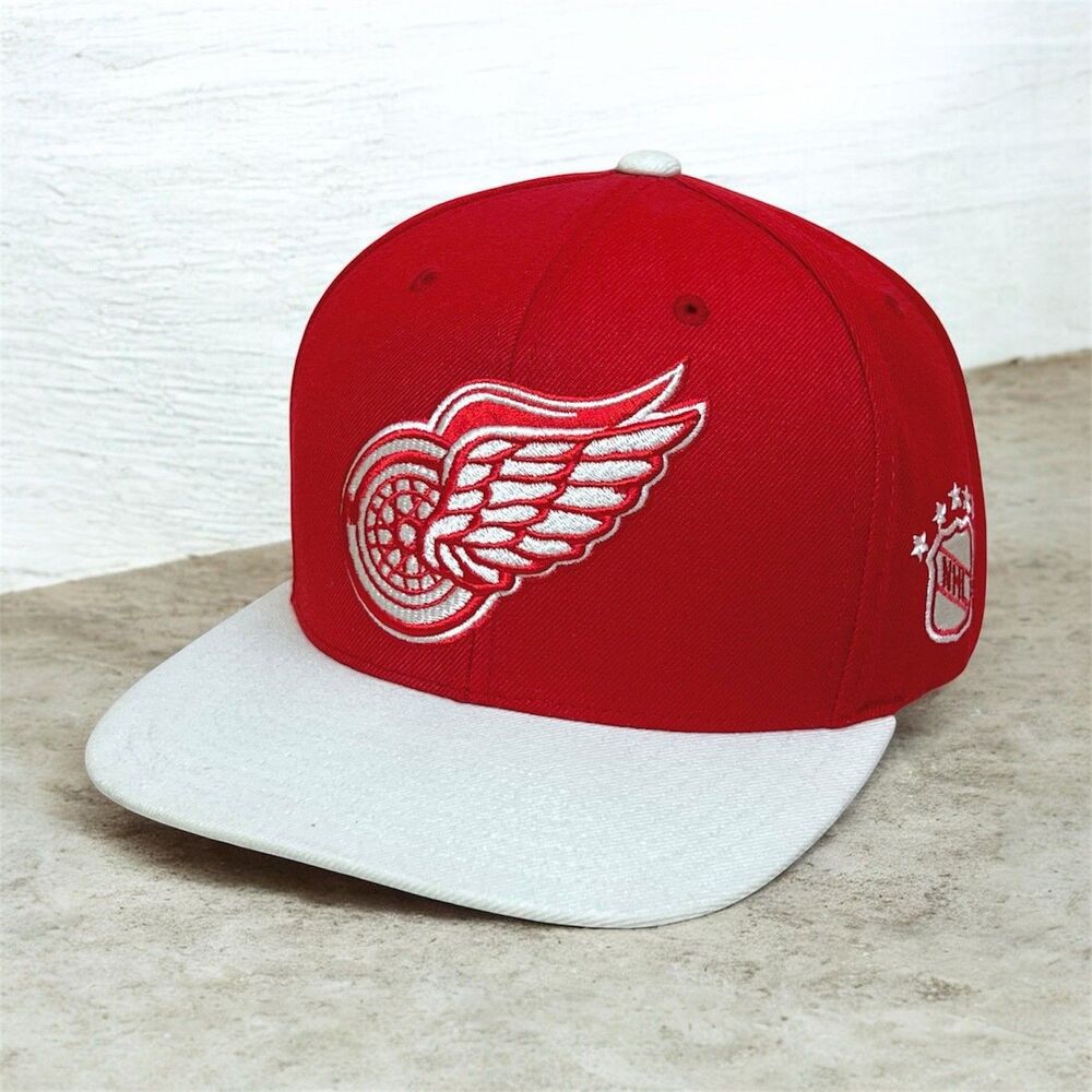 Mitchell & Ness Detroit Red Wings NHL Hat Flat Bill Snapback Cap Red White Logo
